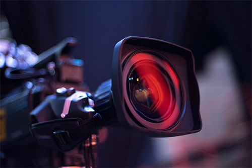 电影作品和以类似舌质电影的方法创作的作品